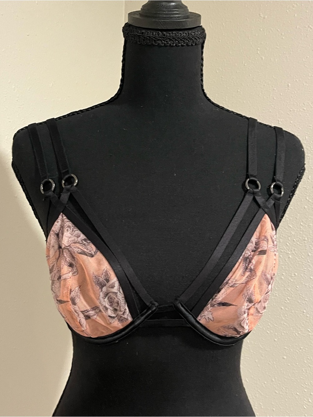 Black Bra with Beige Trim - Labeled Interior